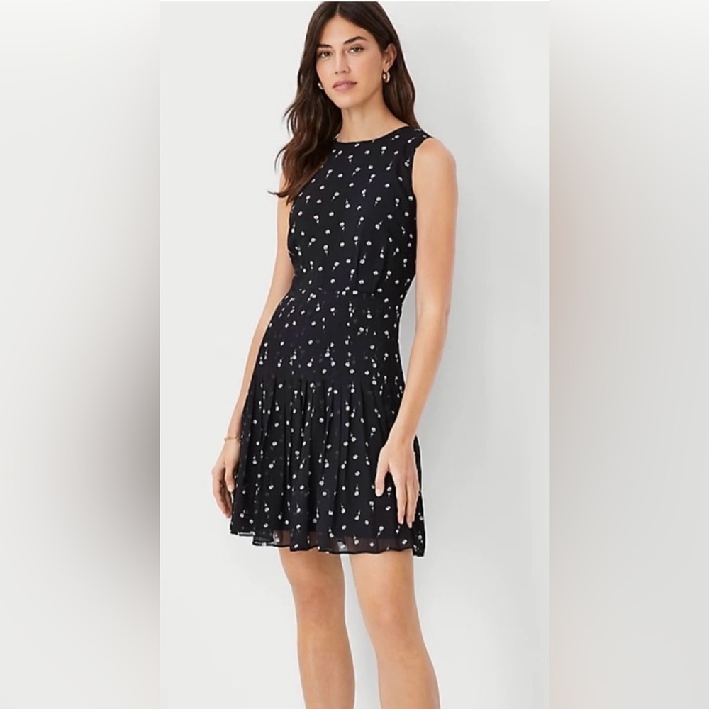 ANN TAYLOR BLACK FLORAL PLEATED FLARE SLEEVELESS DRESS SIZE 2 TALL